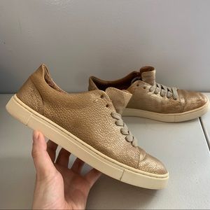 FRYE IVY GOLD LEATHER LACE UP LOW TOP SNEAKERS 7